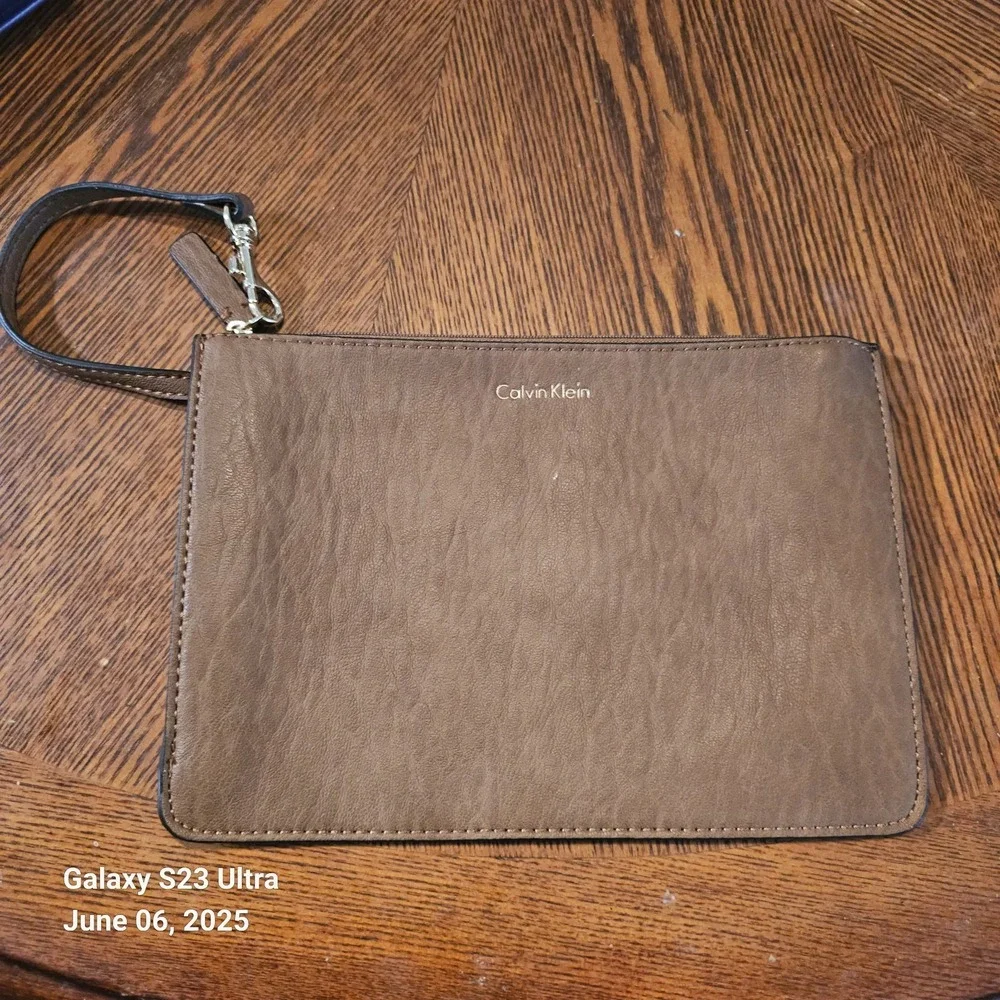 Calvin Klein Brown Faux‎ Leather Zip Wristlet Clutch Wallet Clip On Bag
